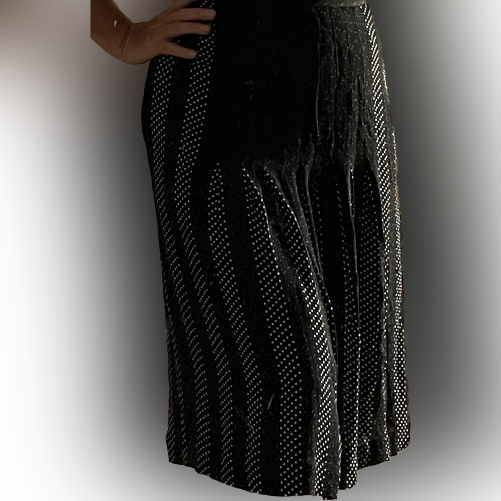 New silk skirt with lining midi length.